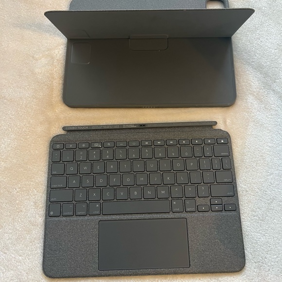 Tablet Case with keyboard-Logitech - Picture 4 of 10